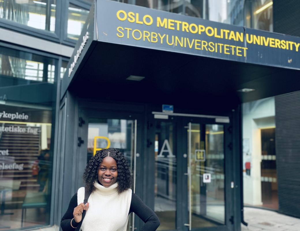 student in front of OSloMet university 